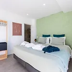 Malpique Heated Pool & Jacuzzi Guest House