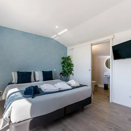 Malpique Heated Pool & Jacuzzi Проживание в семье