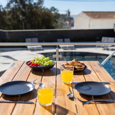 民宿 Malpique Heated Pool & Jacuzzi Guest House *