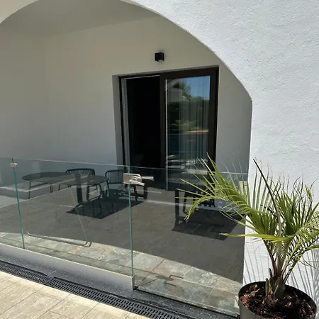 民宿 Malpique Heated Pool & Jacuzzi Guest House