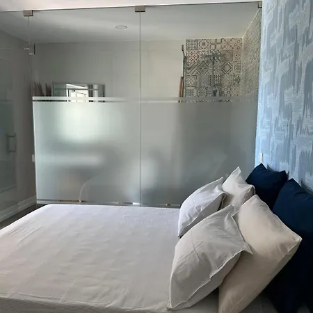 Malpique Heated Pool & Jacuzzi Guest House *