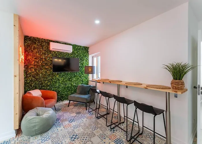 Malpique Guest House, Heated Pool&jacuzzi In Some