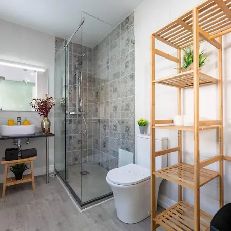 Malpique Heated Pool & Jacuzzi Guest House