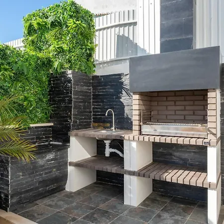 Malpique Heated Pool & Jacuzzi منزل للإقامة *